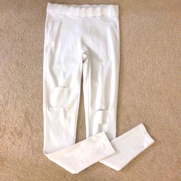 Women's Pull-On Distressed Denim Jeggings in White - Picture 8 of 10
